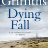 A Dying Fall: A spooky, gripping read from a bestselling author (Dr Ruth Galloway Mys... (Bog, Paperback / softback, Engelsk)
