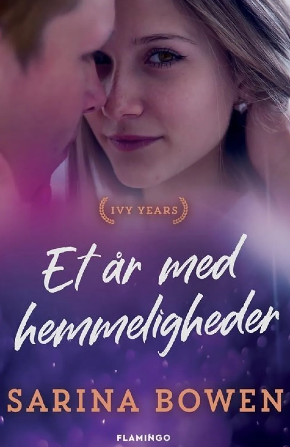 Et år med hemmeligheder (Bog, Hæftet, Dansk) af Sarina Bowen
