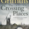 The Crossing Places: Ruth Galloway's first mystery - start this megaselling series here (Bog, Paperback / softback, Engelsk)
