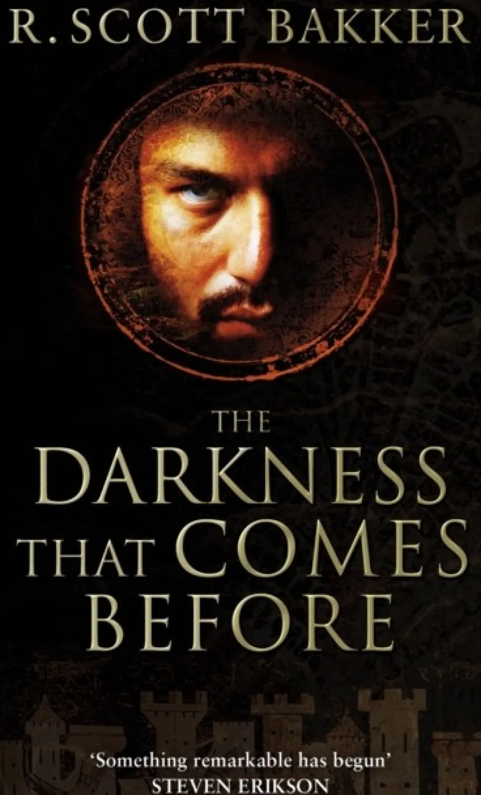 The Darkness That Comes Before: Book 1 of the Prince of Nothing (Bog, Paperback / softback, Engelsk) af R. Scott Bakker
