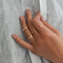 Timi of Sweden: Engraved Hearts Ring - Gold (Smykke, Rings)