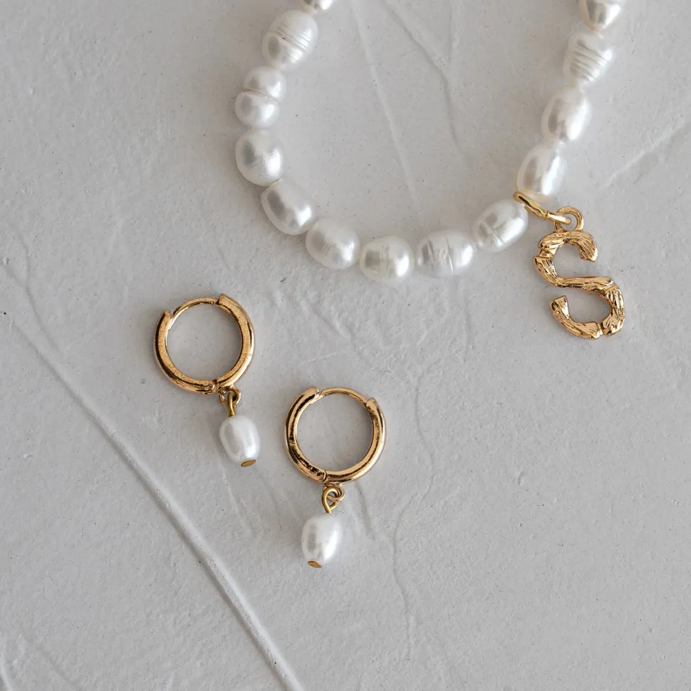 Timi of Sweden: Pearl Small Hoop Earrings - Gold (Smykke, Earrings)