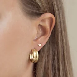 Timi of Sweden: Petite Heart Stud Earring - Gold (Smykke, Earrings)