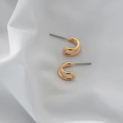 Timi of Sweden: Two Ring Stud - Gold (Smykke, Earrings)